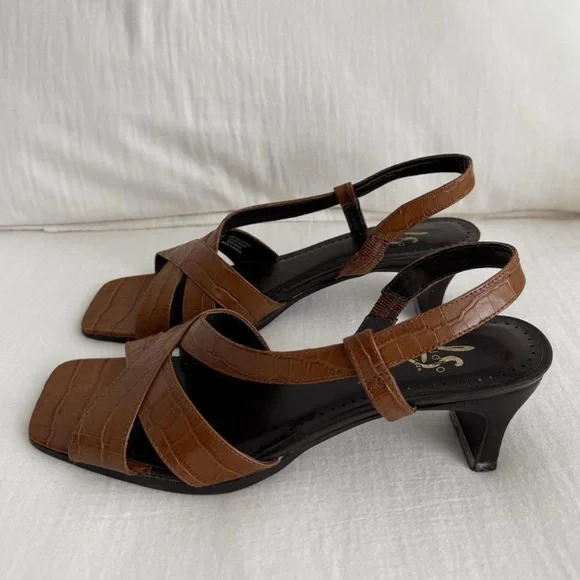 LifeStride Brown Crocodile-embossed Leather Slingback Kitten Heel Sandals - Picture 5 of 8